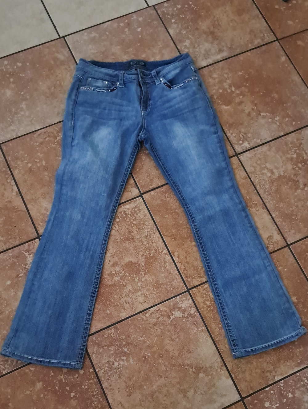 Shyanne Women's Denim Flare Jeans in Medium Blue Wash